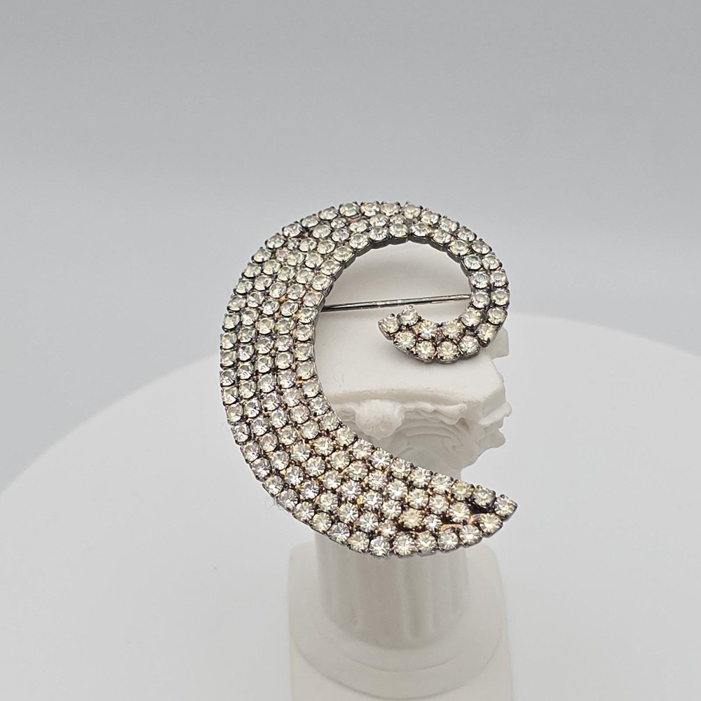 Vintage AMANDA SMITH Brooch Pin Rhinestone Swirl Sparkling Crystals Silver Plate